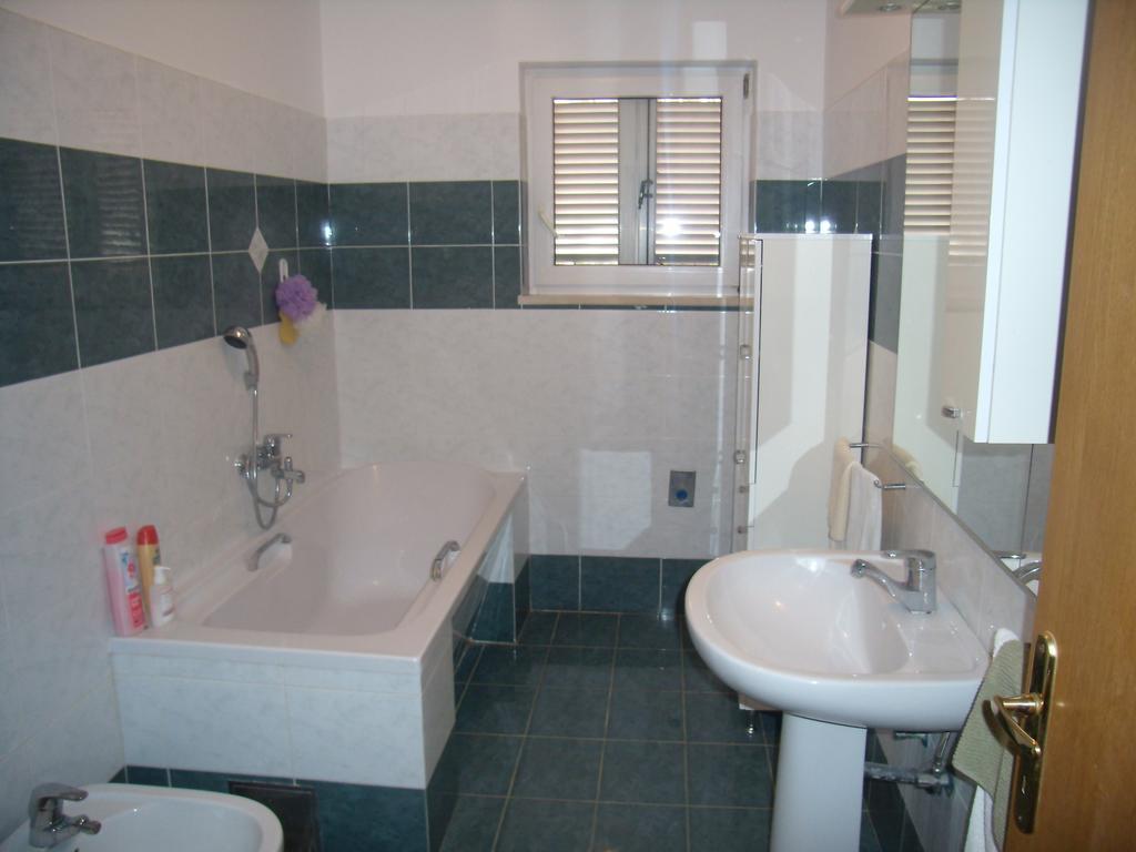 Apartments Natali Kaštela Екстериор снимка